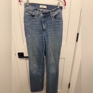 Abercrombie & Fitch 90s Straight Ultra High Rise Jeans. Size 26/2 curve love